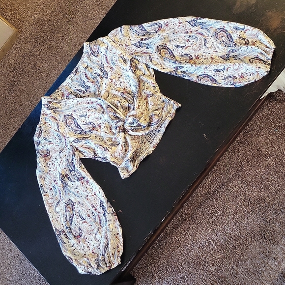 Fashion Nova Tops - Boho faux twist/wrap crop top size small